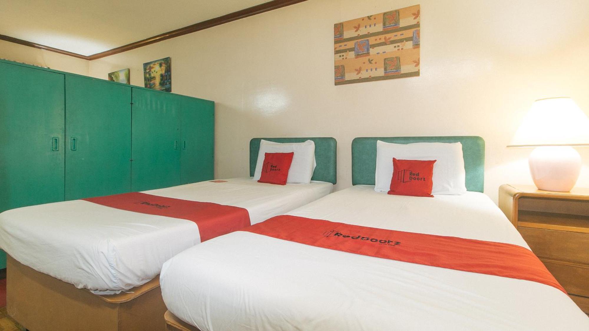 Reddoorz At Broadway Court Apartelle كويزون سيتي المظهر الخارجي الصورة