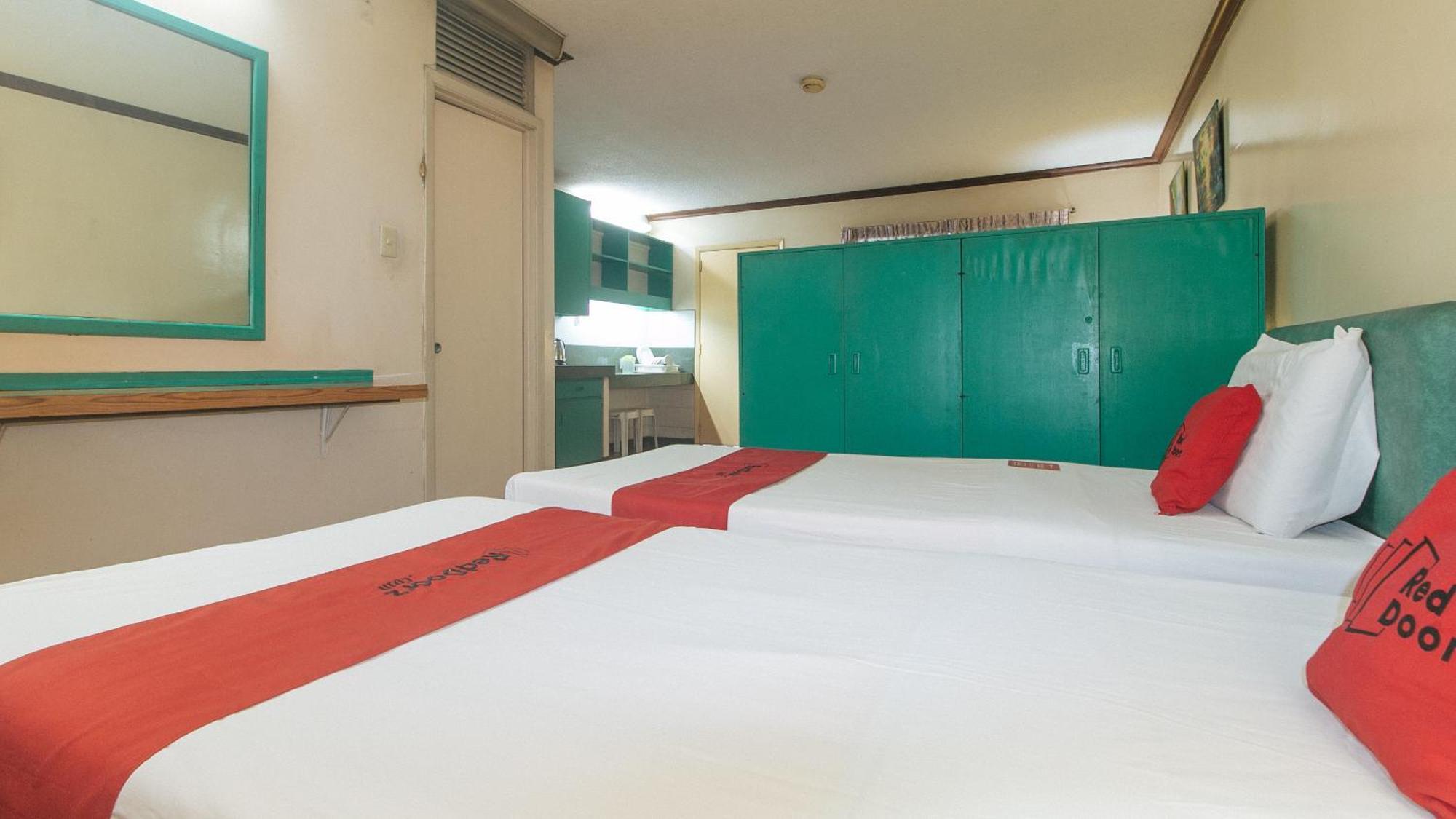 Reddoorz At Broadway Court Apartelle كويزون سيتي المظهر الخارجي الصورة