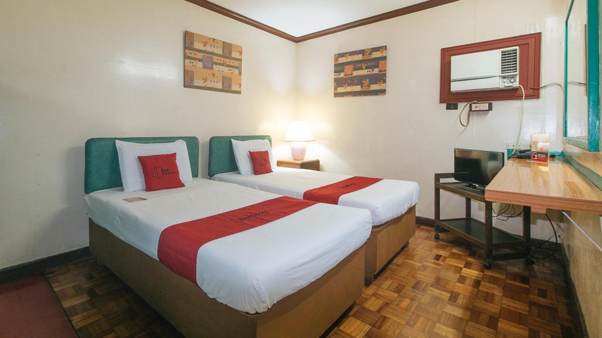 Reddoorz At Broadway Court Apartelle كويزون سيتي المظهر الخارجي الصورة