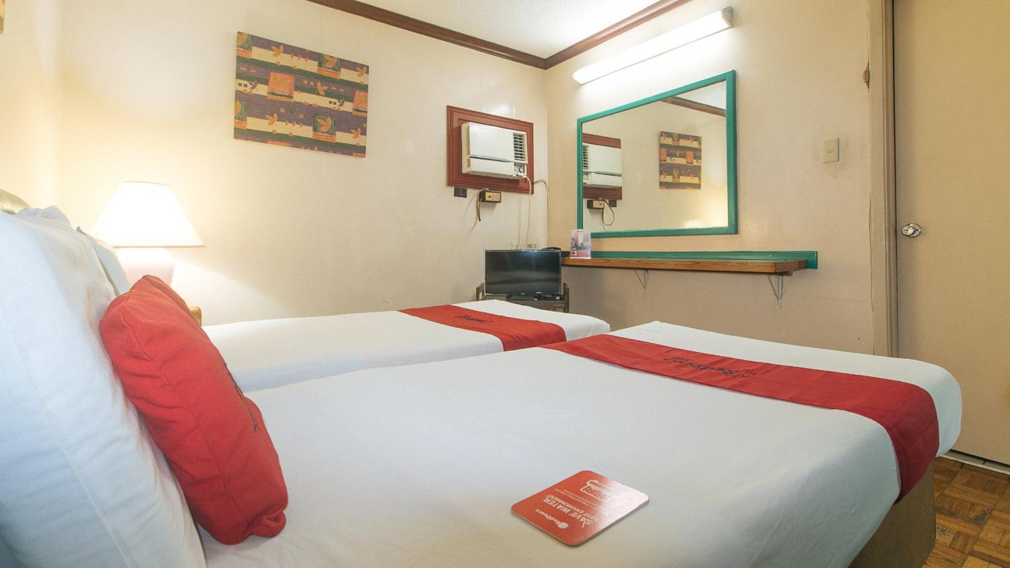 Reddoorz At Broadway Court Apartelle كويزون سيتي المظهر الخارجي الصورة