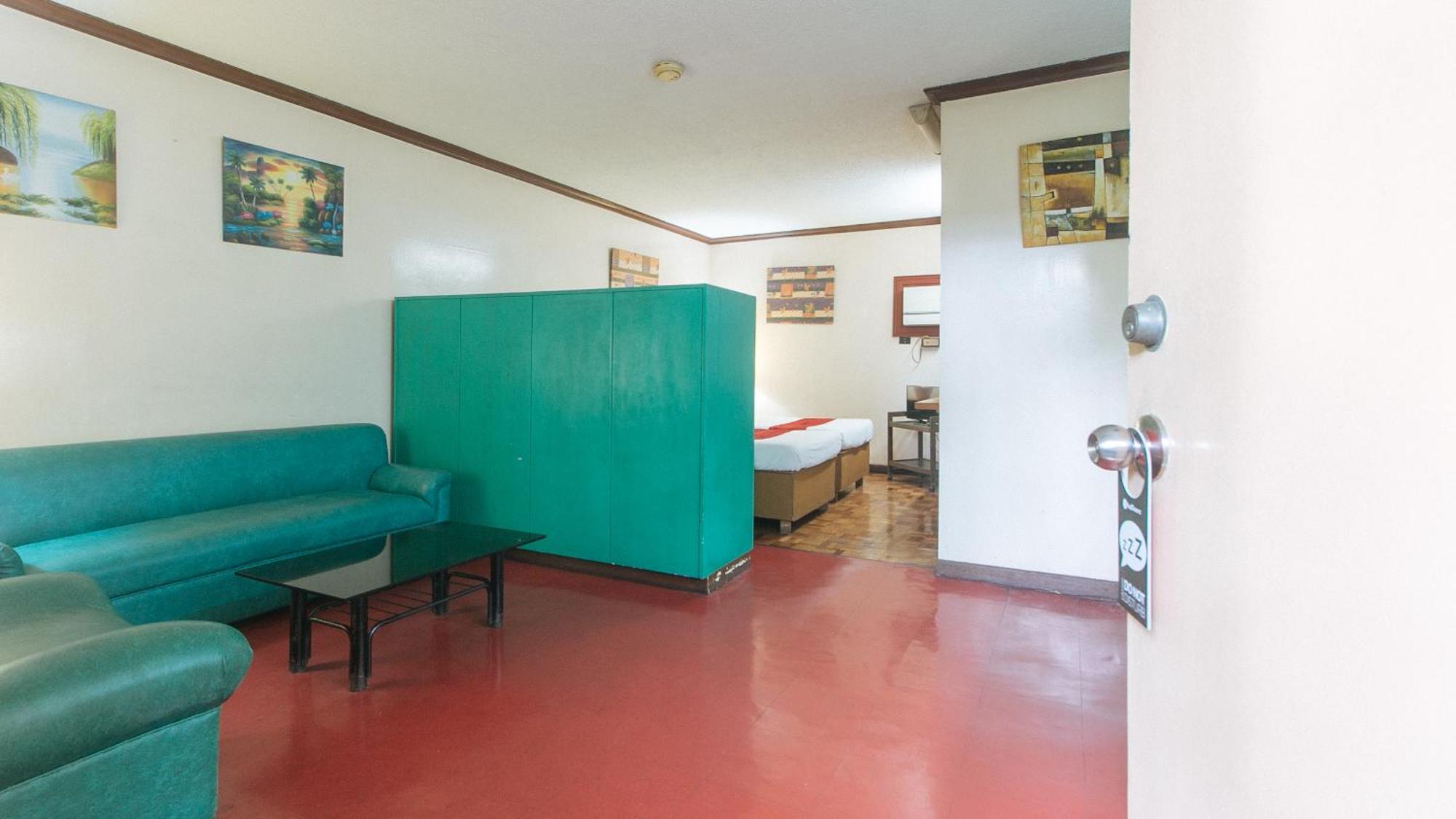 Reddoorz At Broadway Court Apartelle كويزون سيتي المظهر الخارجي الصورة