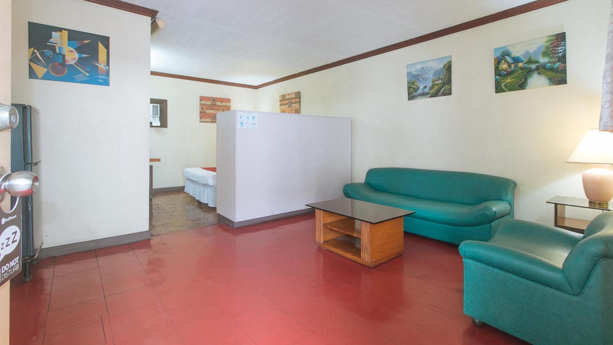Reddoorz At Broadway Court Apartelle كويزون سيتي المظهر الخارجي الصورة