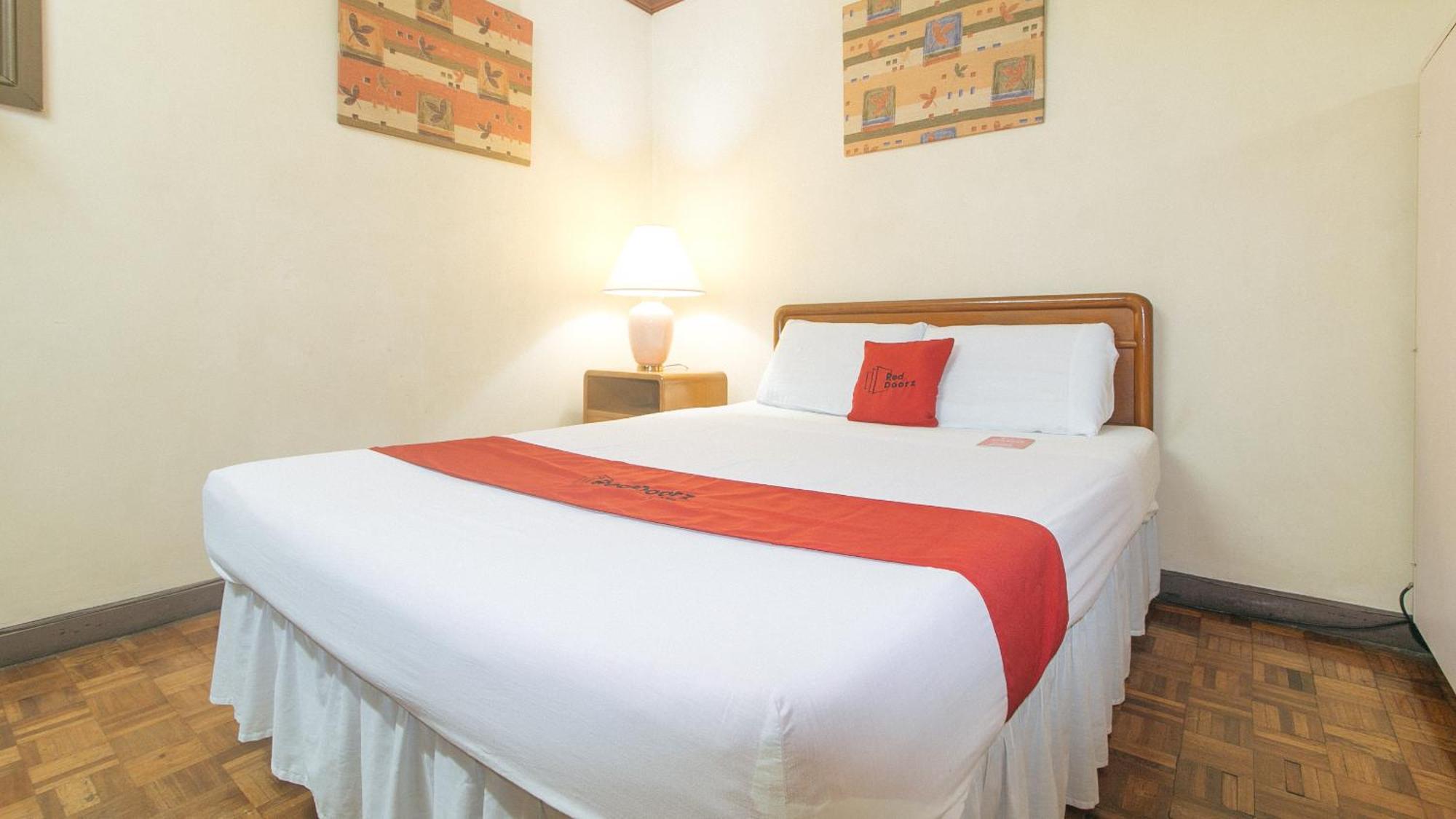 Reddoorz At Broadway Court Apartelle كويزون سيتي المظهر الخارجي الصورة