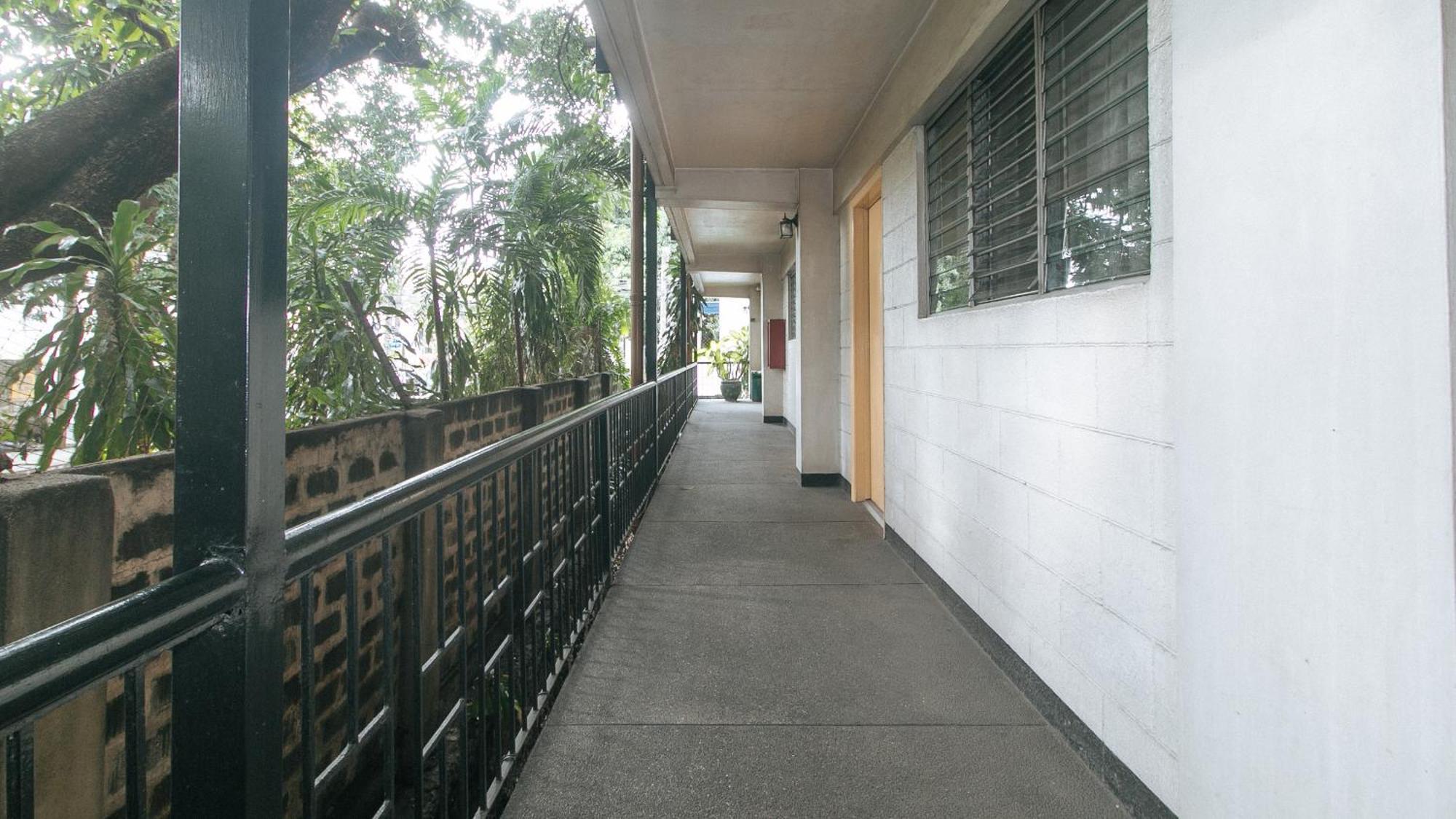 Reddoorz At Broadway Court Apartelle كويزون سيتي المظهر الخارجي الصورة