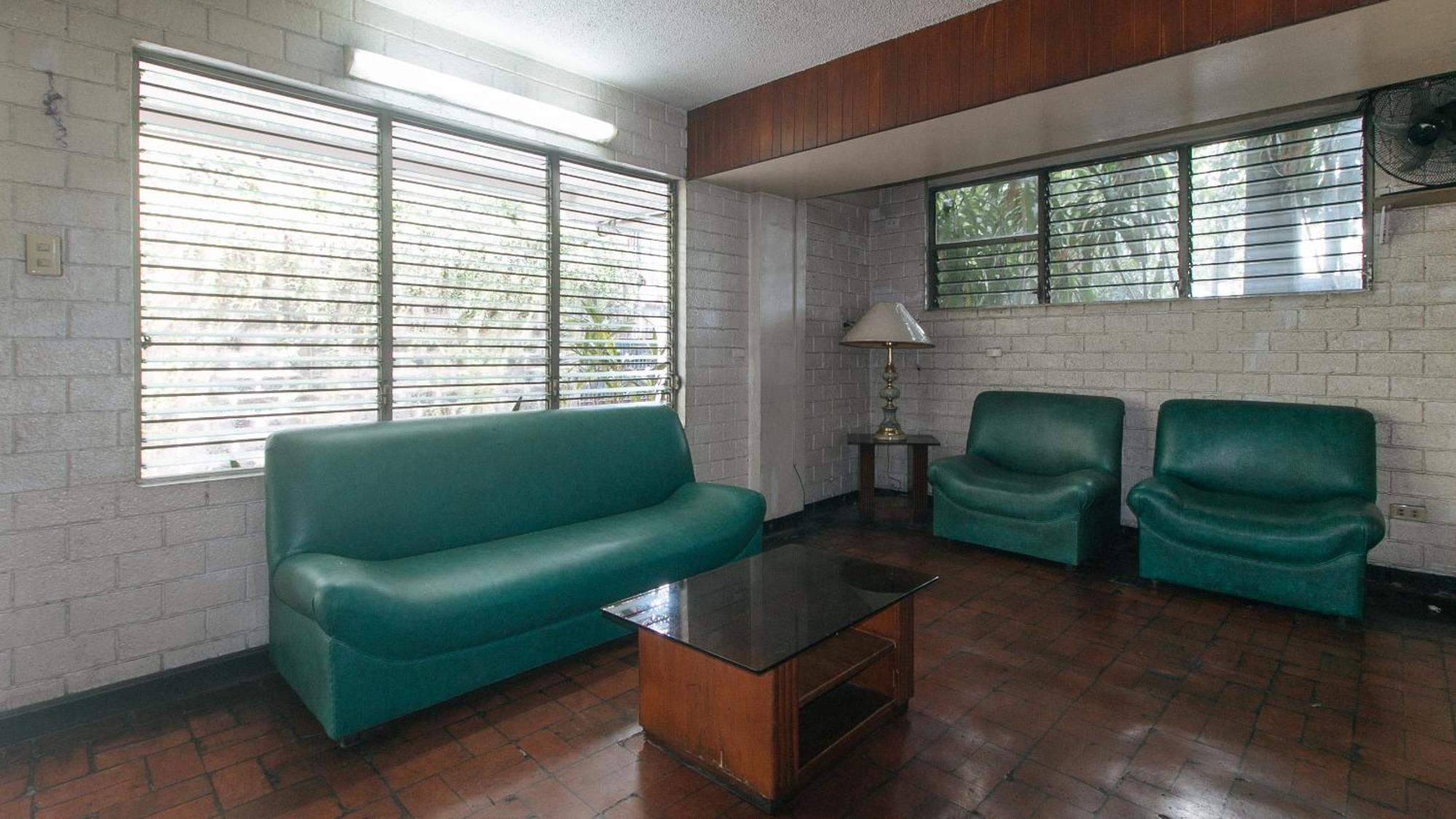 Reddoorz At Broadway Court Apartelle كويزون سيتي المظهر الخارجي الصورة