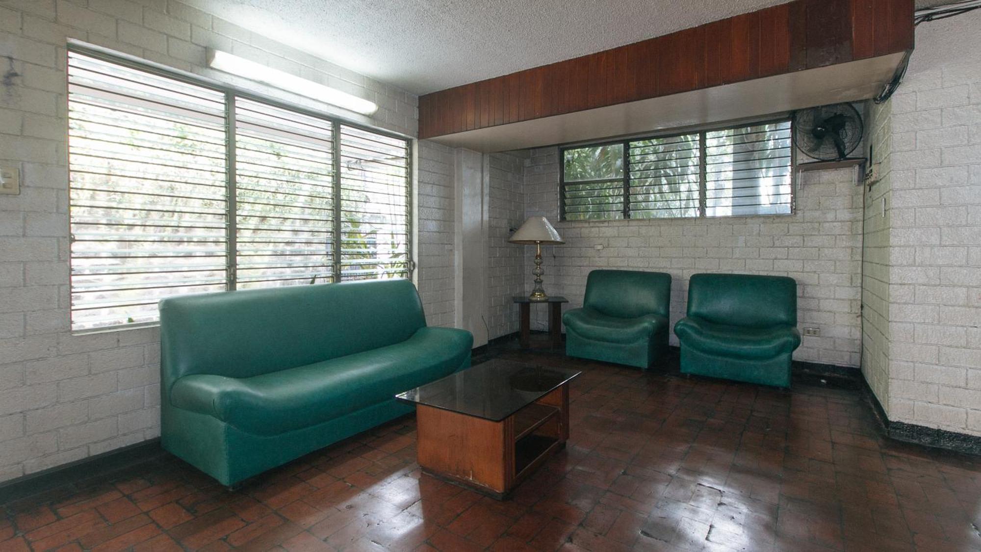 Reddoorz At Broadway Court Apartelle كويزون سيتي المظهر الخارجي الصورة