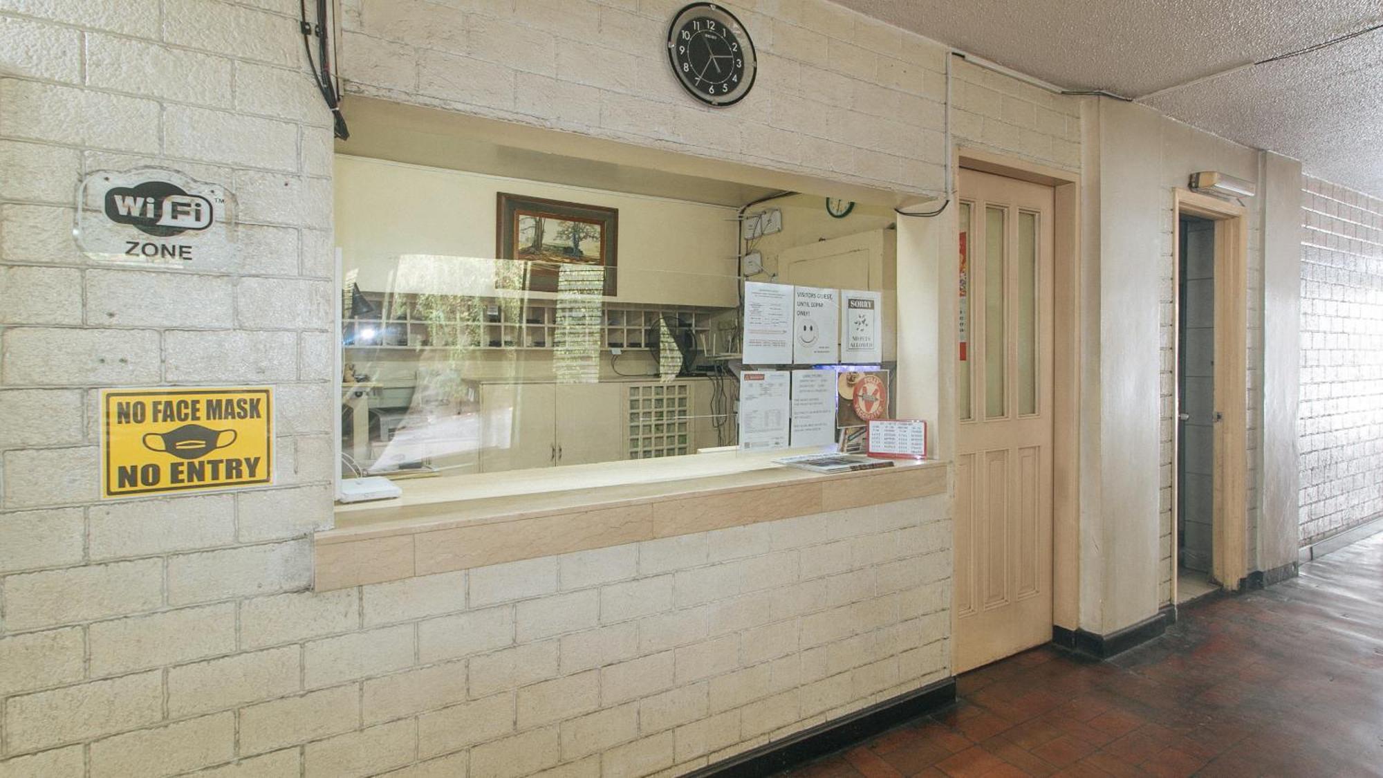 Reddoorz At Broadway Court Apartelle كويزون سيتي المظهر الخارجي الصورة