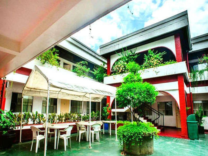 Reddoorz At Broadway Court Apartelle كويزون سيتي المظهر الخارجي الصورة