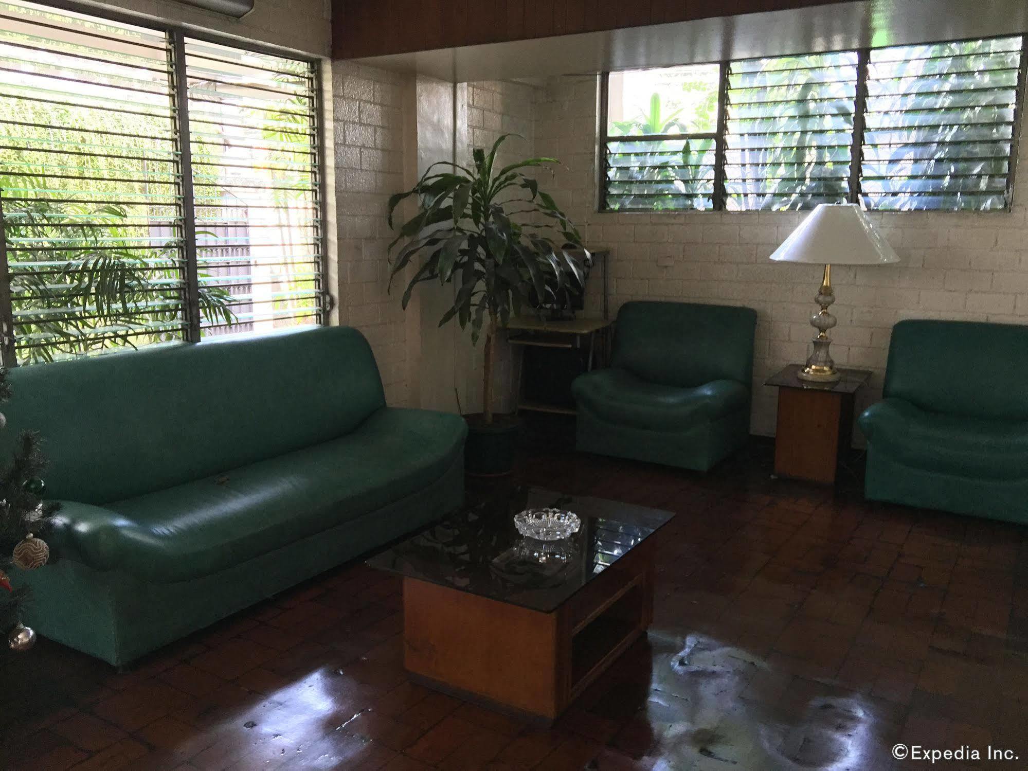 Reddoorz At Broadway Court Apartelle كويزون سيتي المظهر الخارجي الصورة