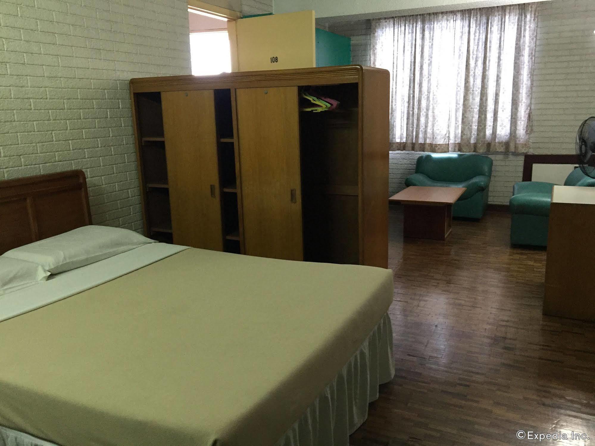 Reddoorz At Broadway Court Apartelle كويزون سيتي المظهر الخارجي الصورة