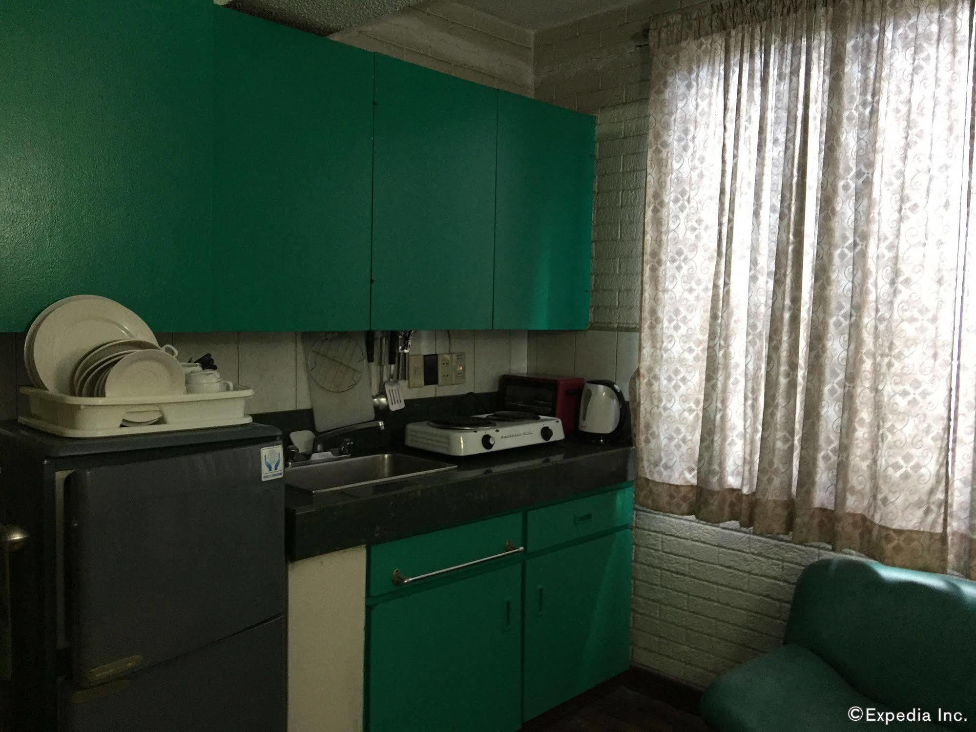 Reddoorz At Broadway Court Apartelle كويزون سيتي المظهر الخارجي الصورة