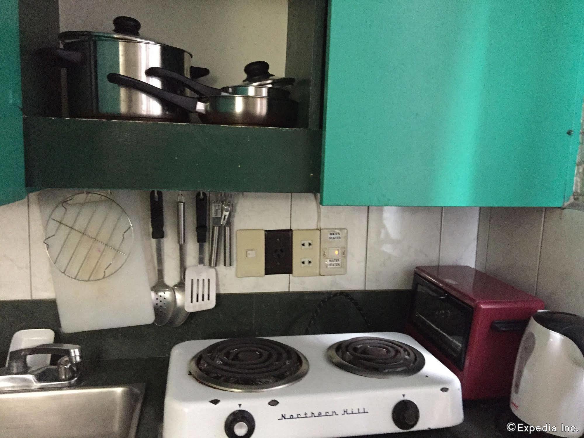 Reddoorz At Broadway Court Apartelle كويزون سيتي المظهر الخارجي الصورة