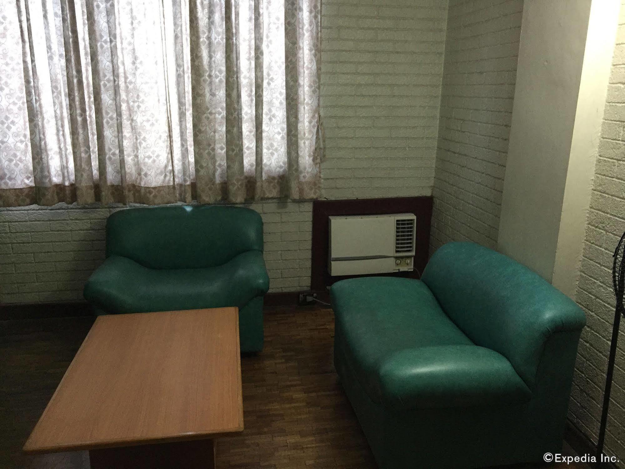 Reddoorz At Broadway Court Apartelle كويزون سيتي المظهر الخارجي الصورة