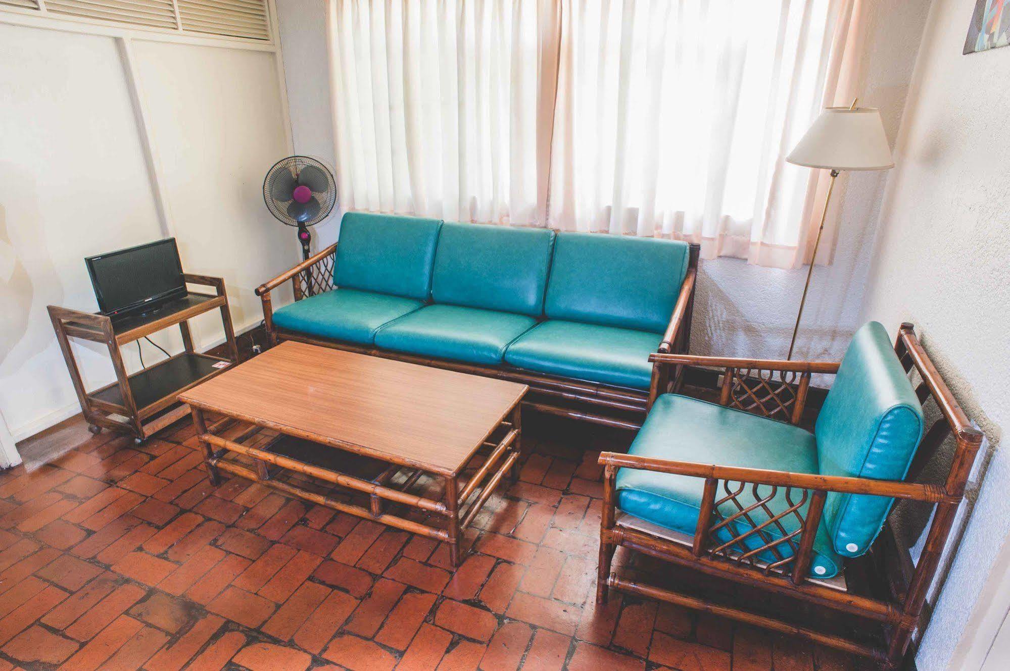 Reddoorz At Broadway Court Apartelle كويزون سيتي المظهر الخارجي الصورة