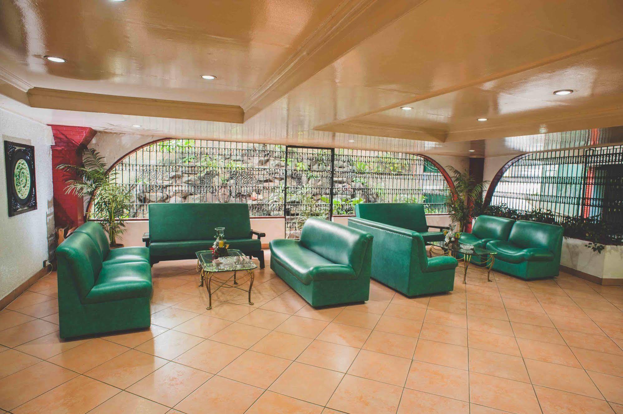Reddoorz At Broadway Court Apartelle كويزون سيتي المظهر الخارجي الصورة