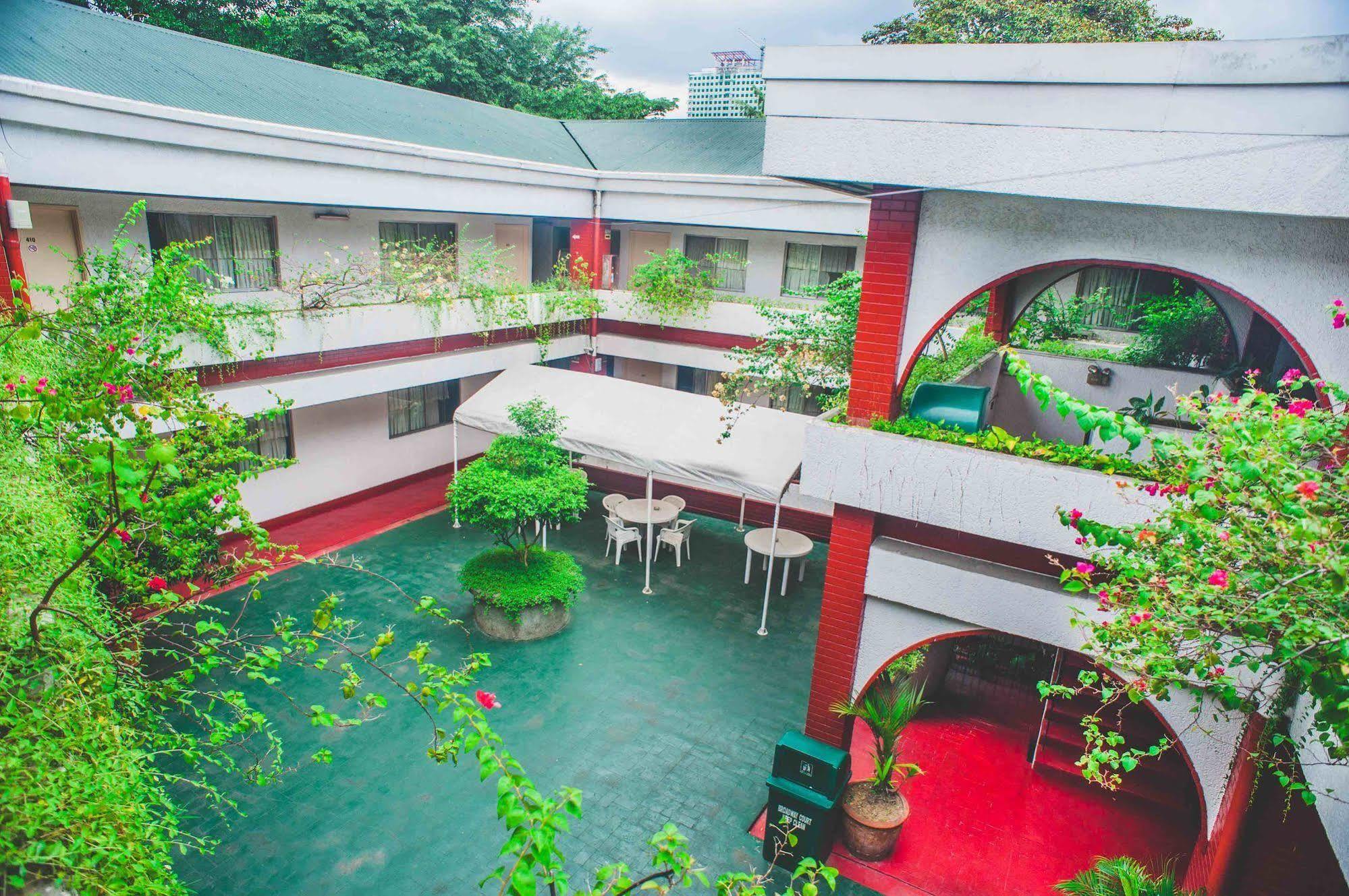 Reddoorz At Broadway Court Apartelle كويزون سيتي المظهر الخارجي الصورة